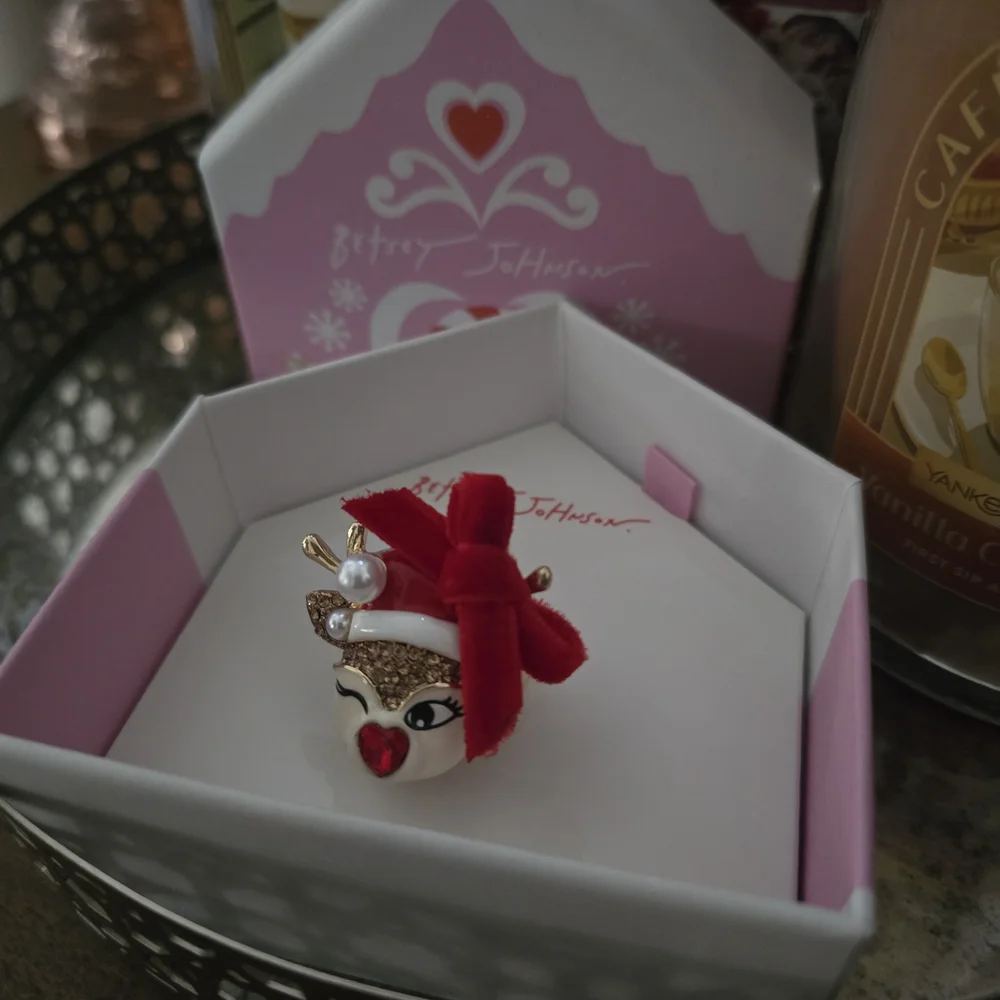 Charming Holiday Reindeer Ring with Red Bow - Picture 5 of 12